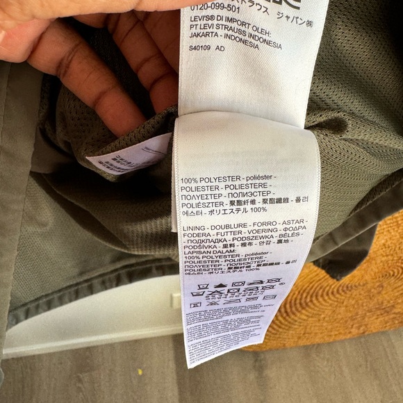 Levi’s men’s XL olive green rain jacket… - Picture 6 of 8